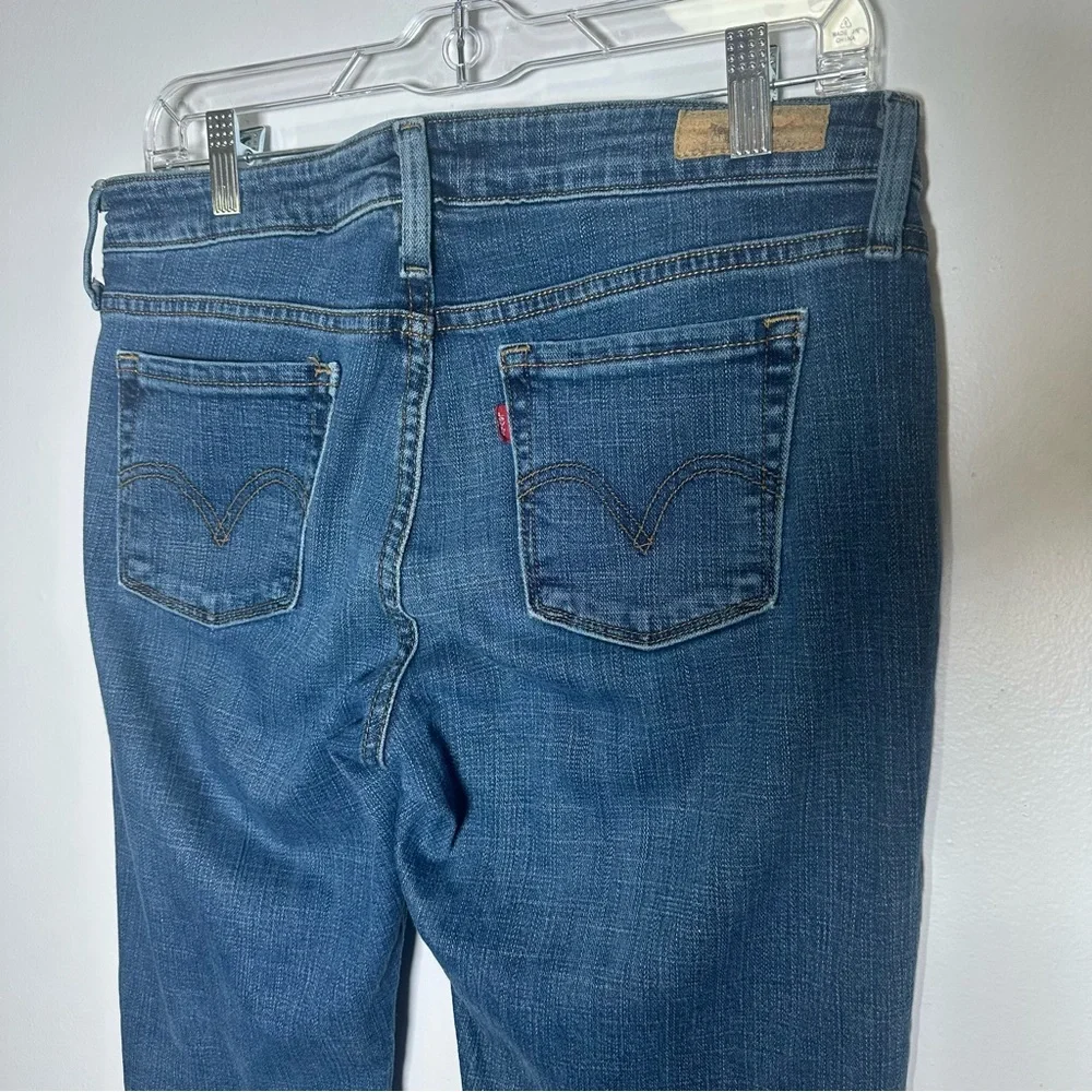 Levi’s Low Boot Cut Jeans Womens Size 8 Medium. Medium Wash‎ Stretch Denim